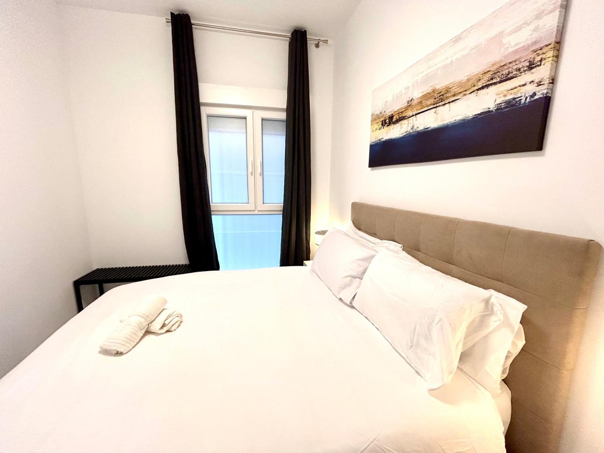 Convenient, Charming 15 Mins From Center Apartment