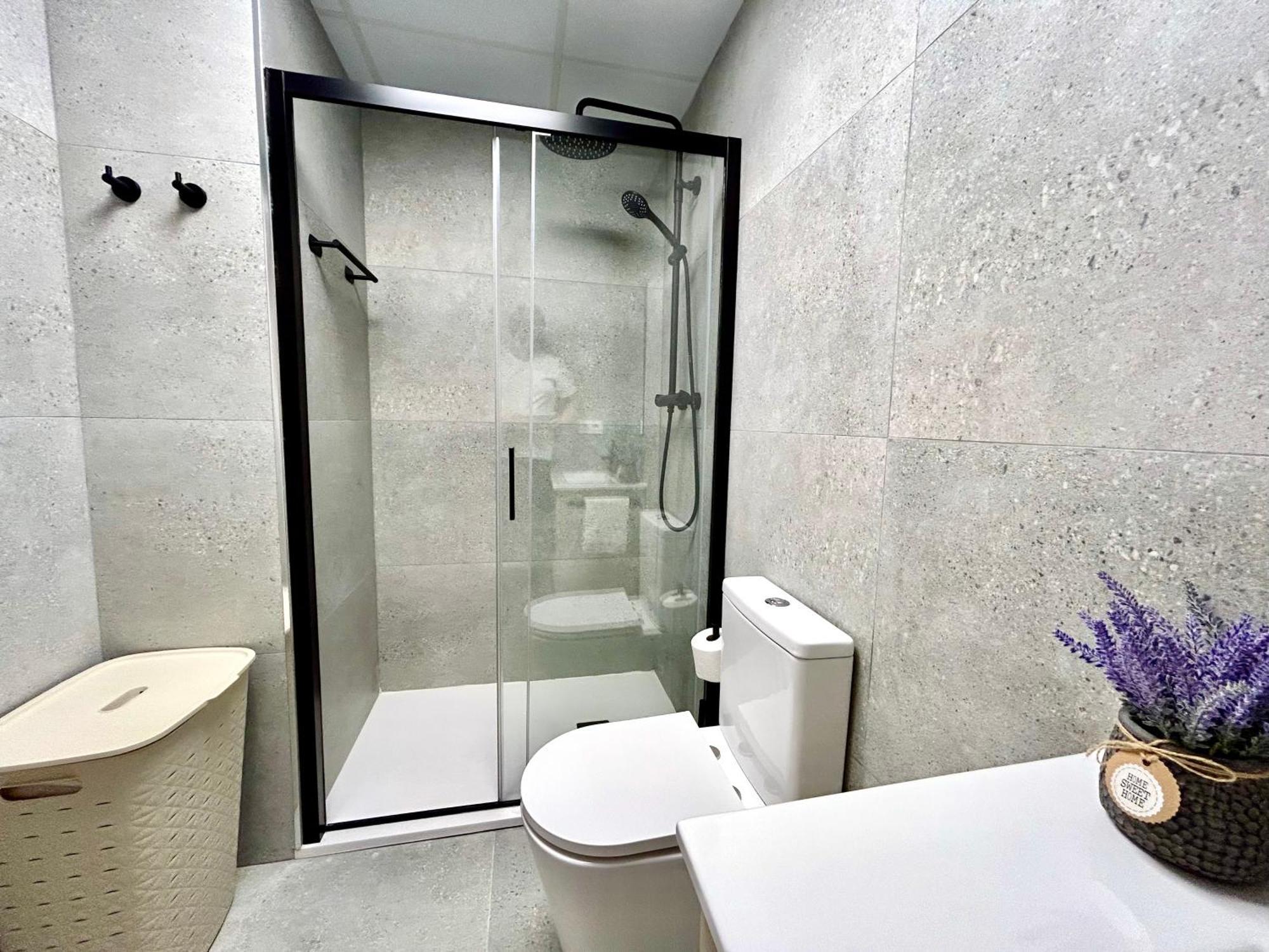 Apartment Convenient, Charming 15 Mins From Center *