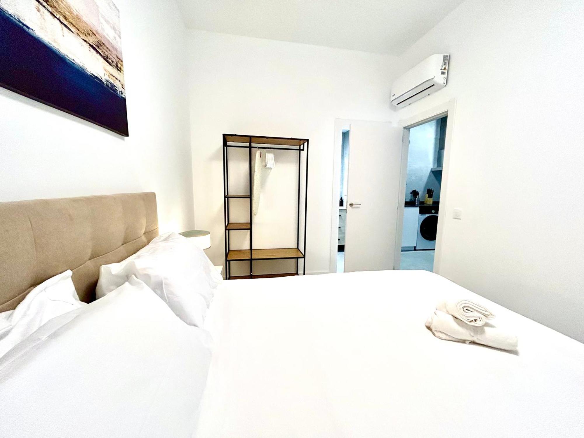 Convenient, Charming 15 Mins From Center Apartment Valencia