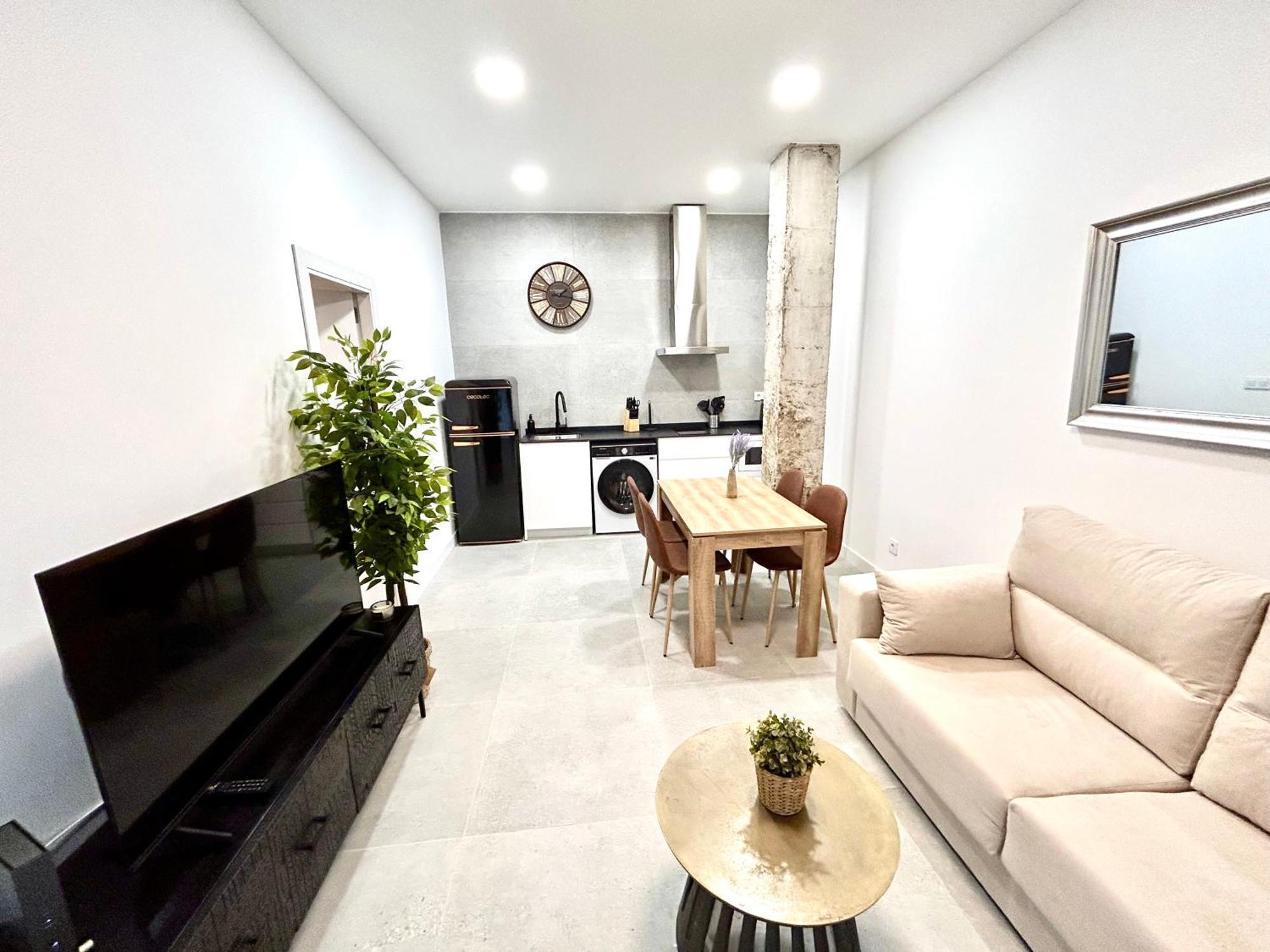 Convenient, Charming 15 Mins From Center Valencia