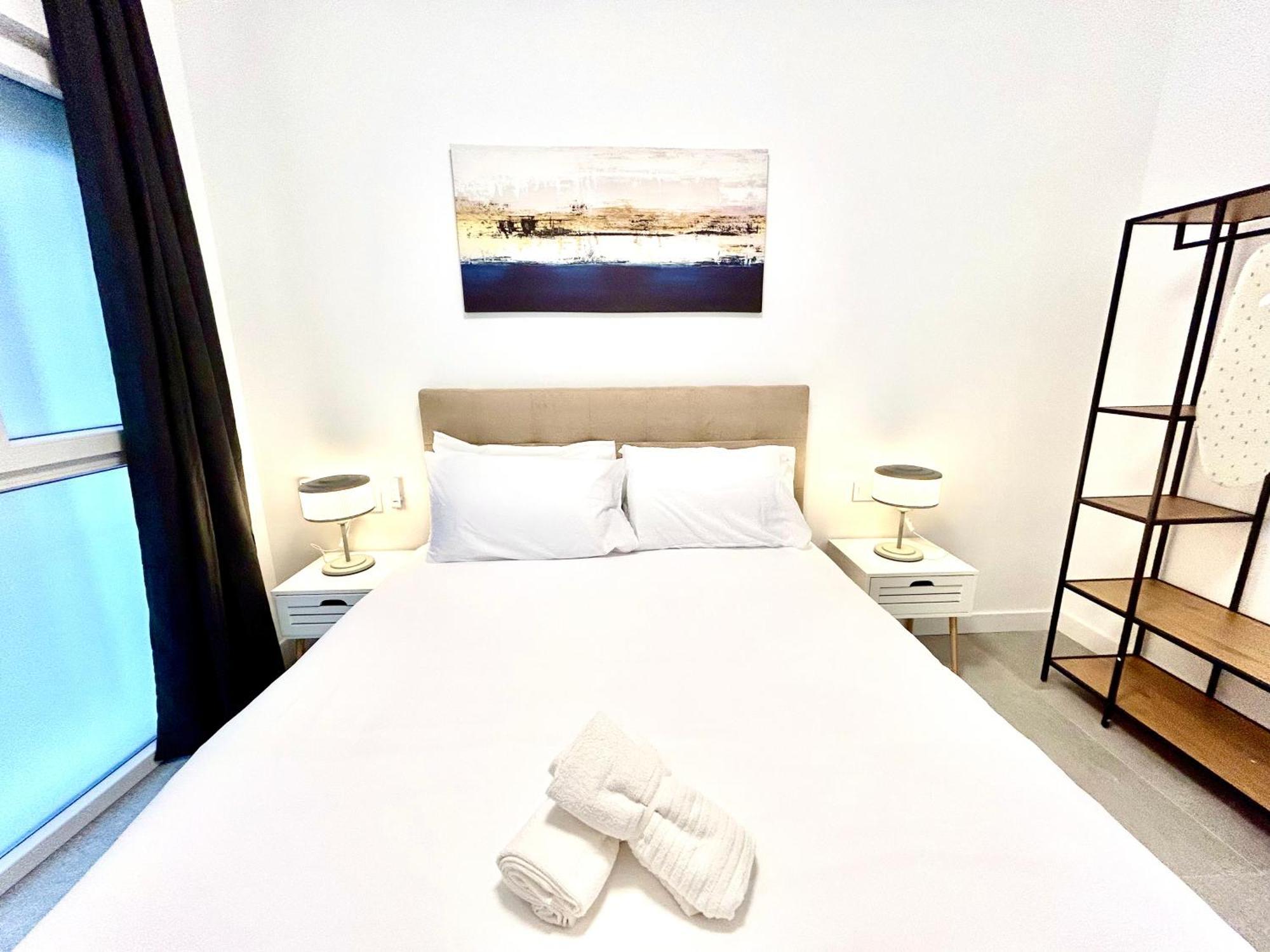 Convenient, Charming 15 Mins From Center Apartment *