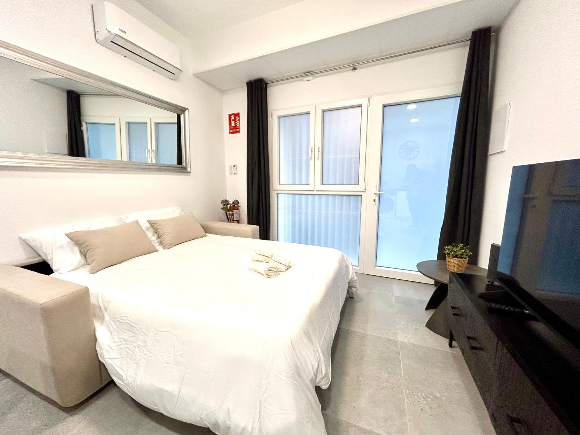 Convenient, Charming 15 Mins From Center Apartment